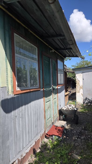 Продаж квартири в 1-поверховому будинку з присадибною ділянкою