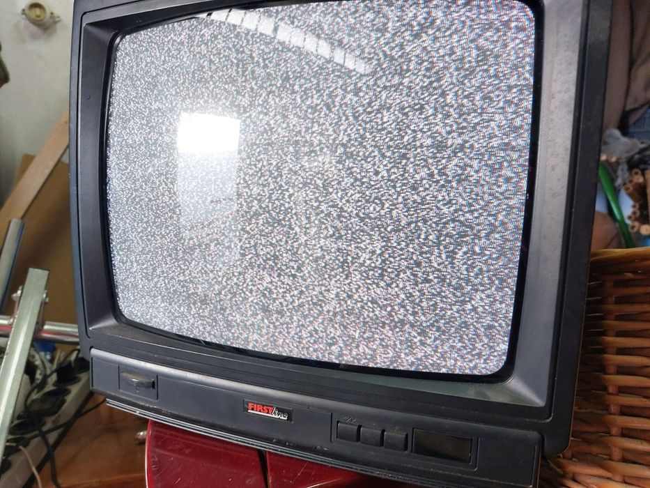 Televisão pequena a funcionar