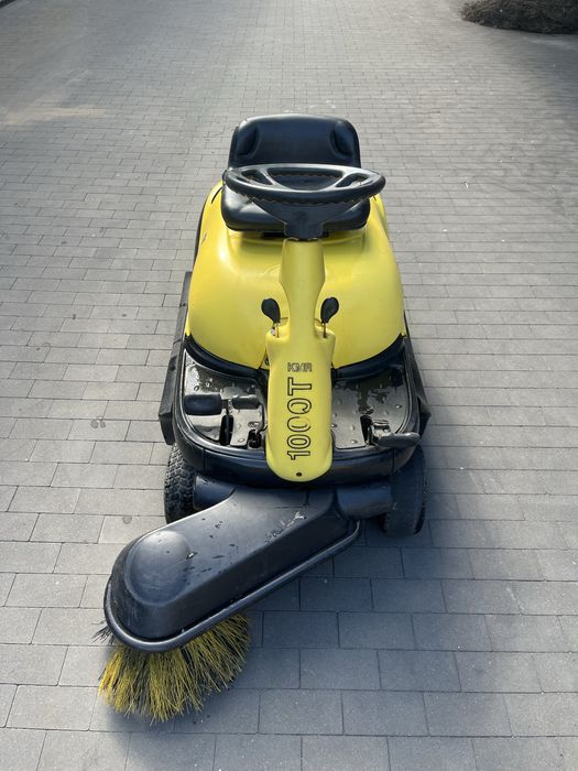 Zamiatarka samojezdna karcher 1000t