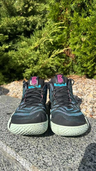 #4733 Nike Kyrie 4   [US 10.5 | 28.5 cm]