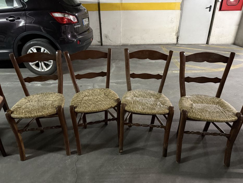 Cadeiras em madeira