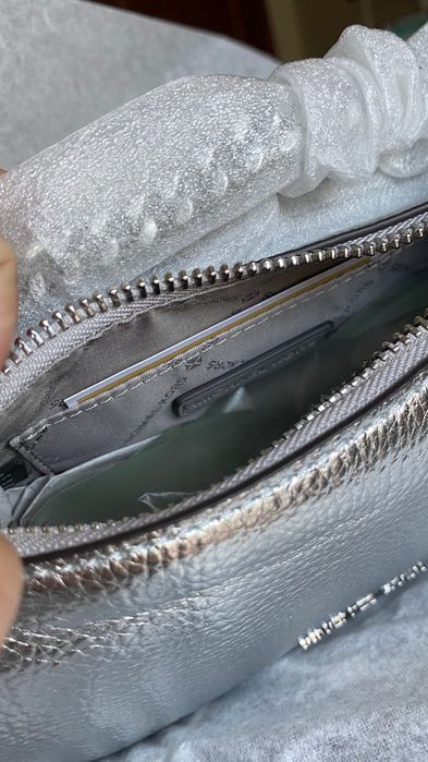 Bolsa pequena totalmente nova Michael Kors.