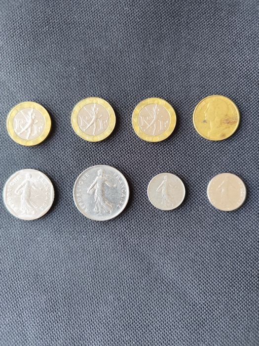 Lote de 8 Moedas Antigas Francesas (Pré-Euro / Francos) - Coleção