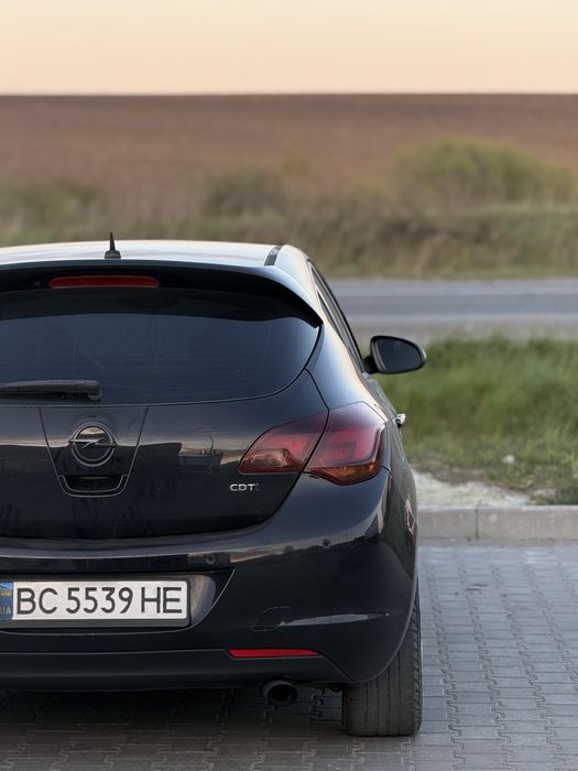 Opel Astra J Hatchback