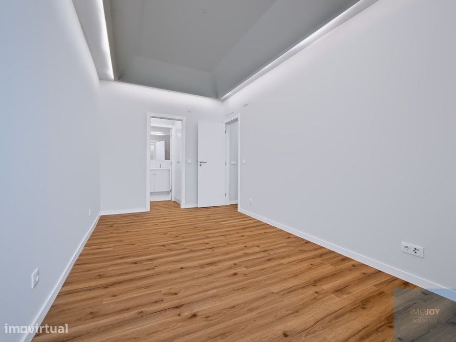 Apartamento T2 Remodelado com Terraço Privativo na Ajuda em Lisboa
