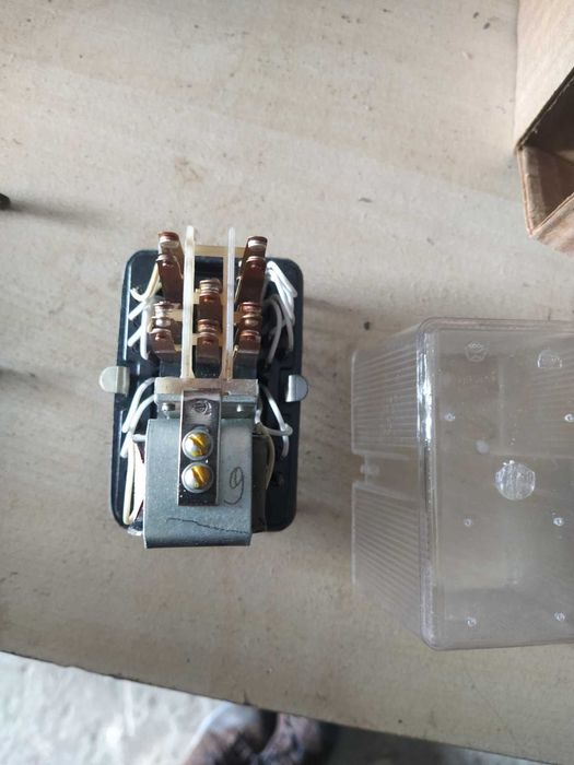 Реле тока. времени, температуры и давление