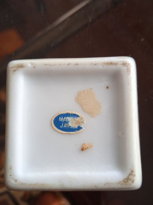 Caixinha / porta jóias antigo em porcelana