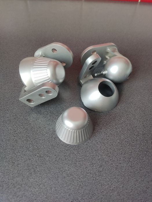 Sprzedam uniwersalne mocowania ścienne.