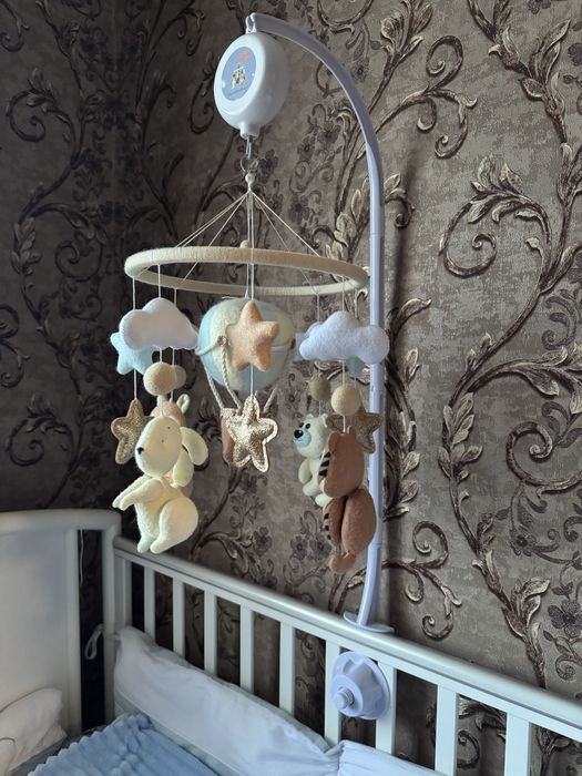 Мобіль в дитяче ліжечко