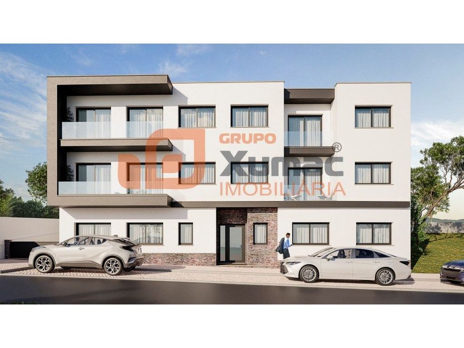 Prédio com apartamentos T1 e T2 no Avenal, Caldas da Rainha