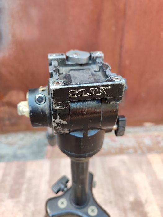 Продам штатив Slik
