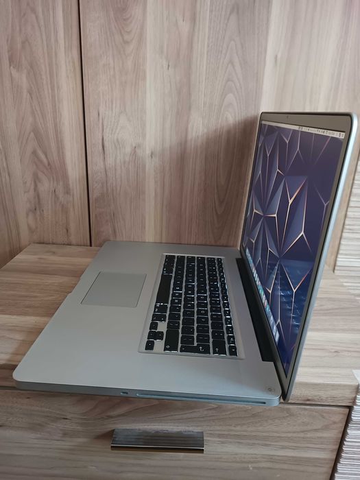  Apple MacBook Pro 17" A1297 i7 Mac OS HDD 320GB