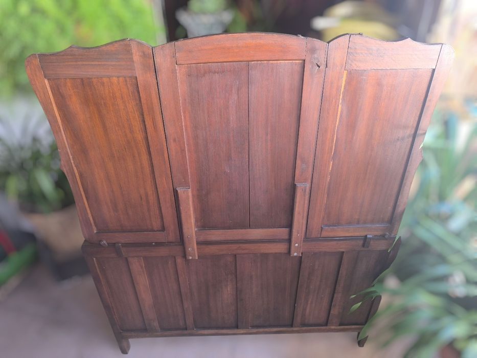 Penteadeira Antiga com Espelho Tripartido – Madeira Maciça
Vendo li