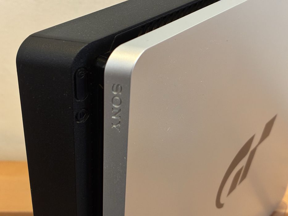 Playstation 4 Slim GT Edition