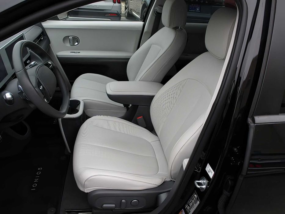 Hyundai Ioniq 5      2023