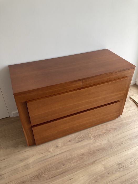 Cómoda em cerejeira linhas simples