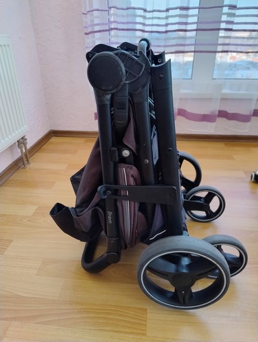 Коляска прогулянкова Carrello Bravo 
Б/У, стан 7 з 10
Усе працює,