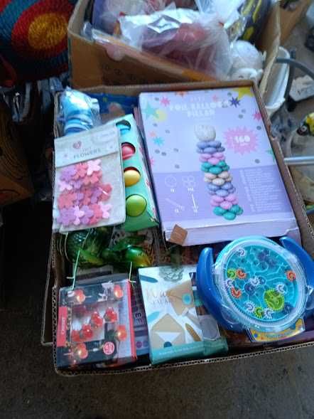 Box z zabawkami ponad 50 sztuk