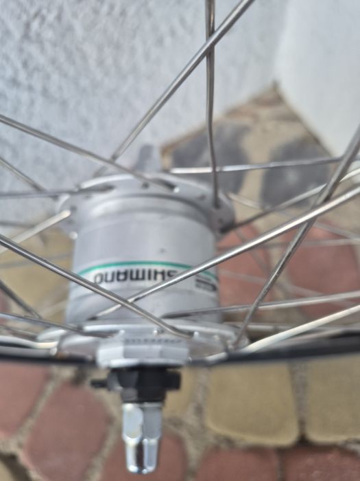 Kolo z prądnica shimano, 24 cale