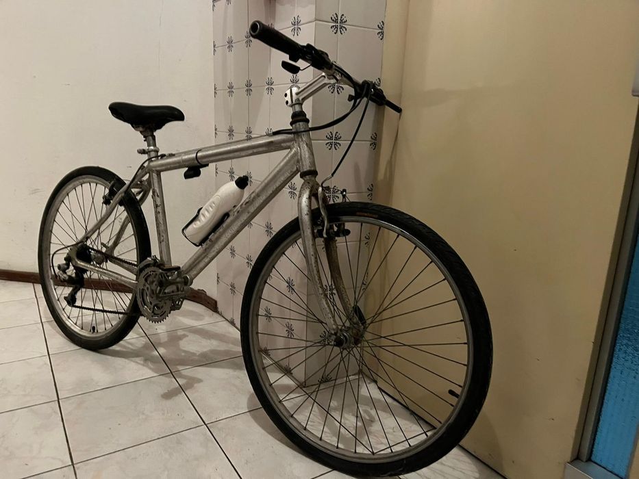 Bicicleta com pneus novos