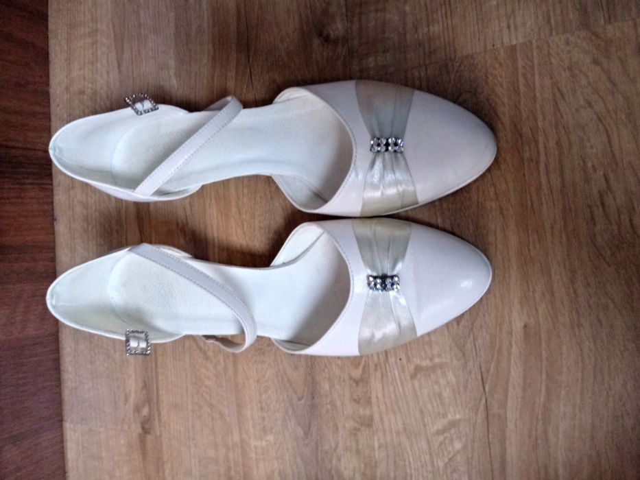 Buty ślubne ecru