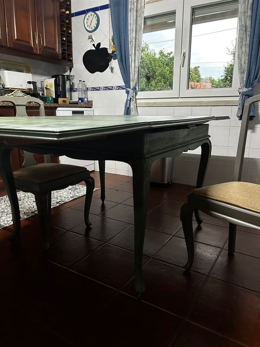 Mesa antiga pintada