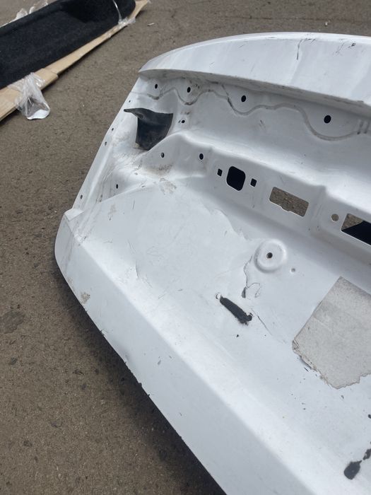 Ляда крышка багажника Toyota Avensis T29 тойота авенсис Т29