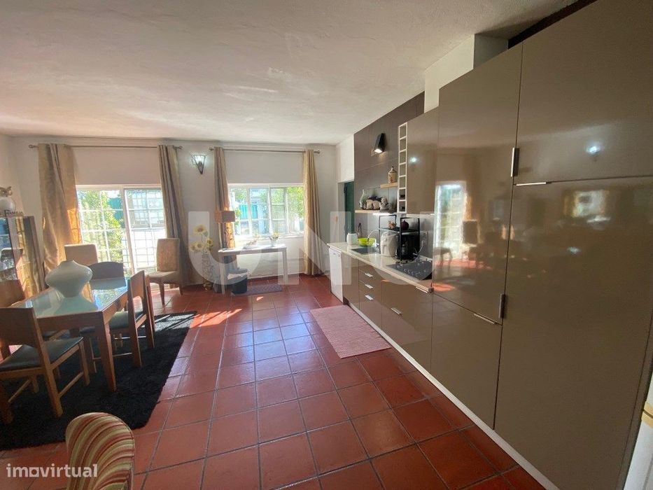 Plot of land with two residential buildings - Fernão Ferro | 380 m²