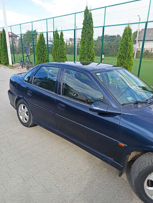 Opel Vectra 1.8 бензин 2000р.