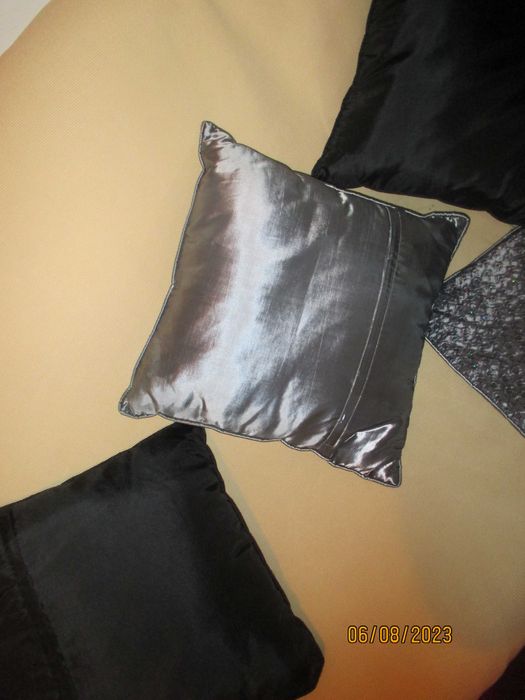 3 almofadas e 1 fronha para decoração