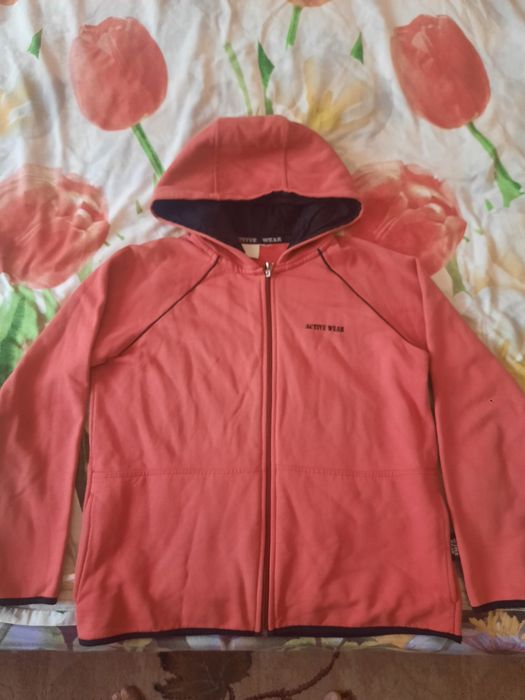 Спортивна кофта .