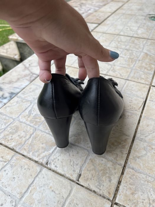 Sapatos de salto alto pretos