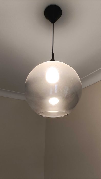 Candeeiro de tecto redondo, em vidro fosco