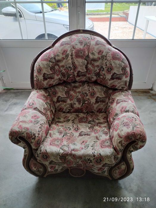 Vendo conjunto de sofá cama e duas poltronas