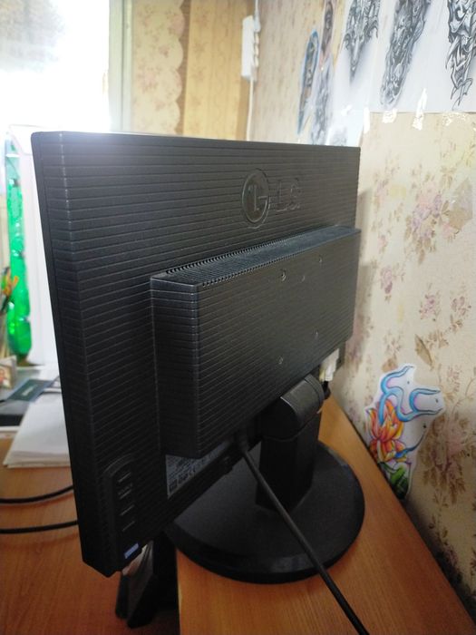 Продам монитор 19" LG Flatron L194wt-BF