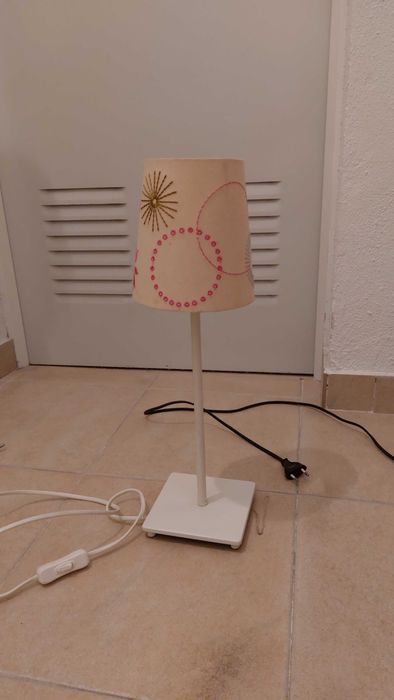 Candeeiro com abajour de tecido