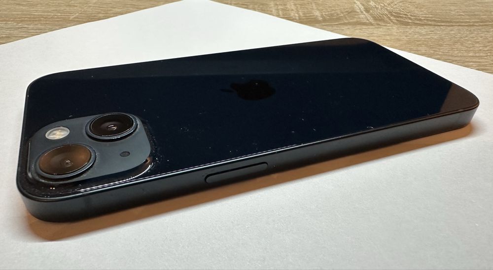 iPhone 13 128 GB z pudelkiem i dodatkiem
