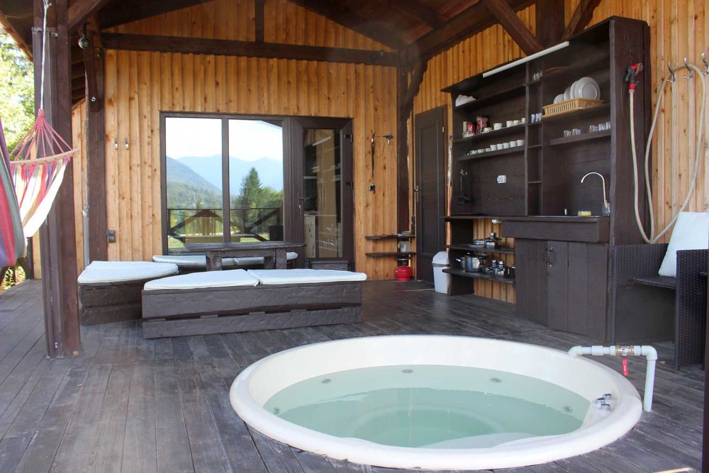 панорамний котедж в Карпатах, чан на дровах, джакузі, караоке Ст.Гута