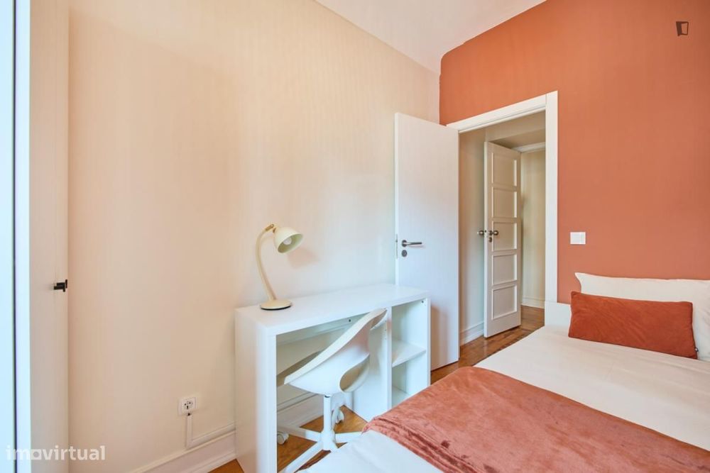 Quarto - localizado em Arroios Lisbon