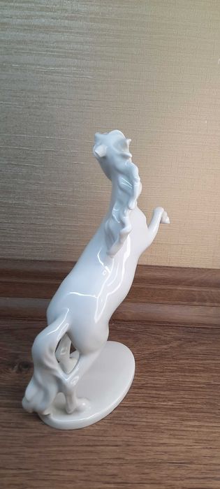 Статуэтка"Вставшый на дыбы конь" Alka Kunst Bavarie 1960 г.Смотрите все мои объявления!