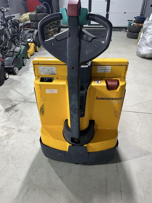 Самохідний електричний візок-штабелер