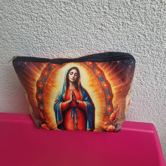 Kosmetyczka z wizerunkiem Matki Bożej