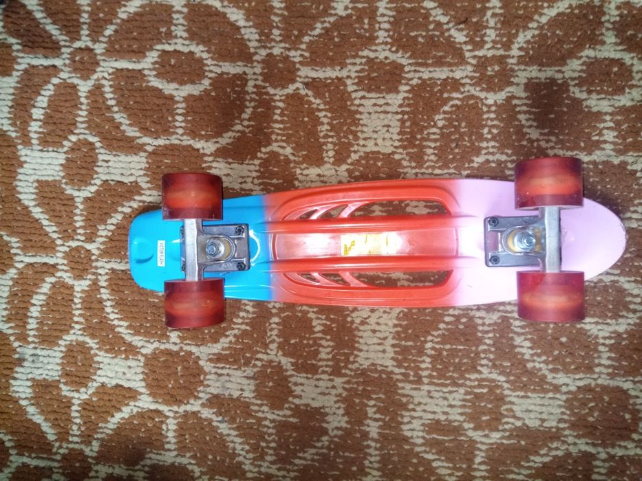 Яскравий pennyboard