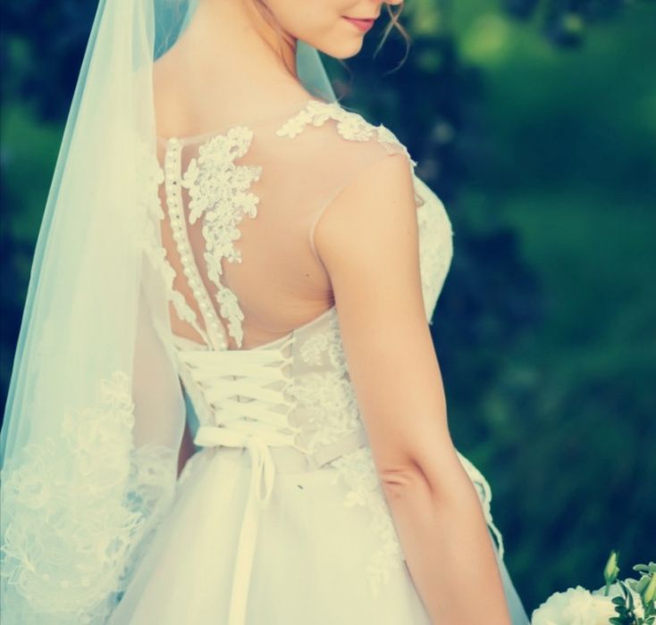 Весільна сукня (жіноча)