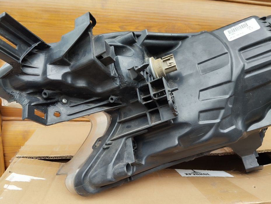 Nissan Note,Versa  2013-2017 фари ліва, права,