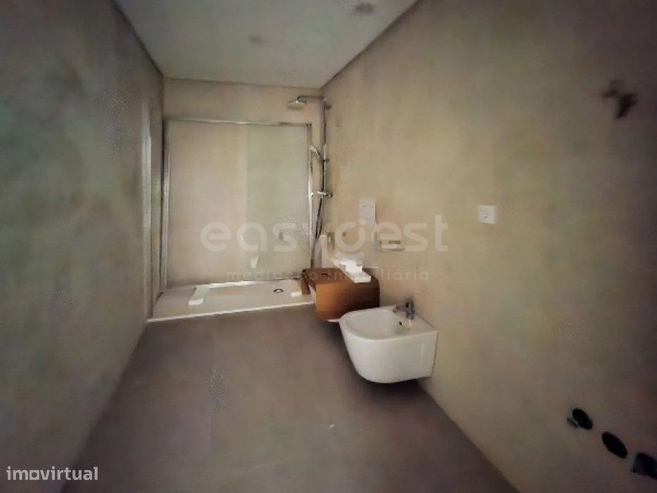 Apartamento T1 com Terraço e lugar de garagem situado em Esgueira