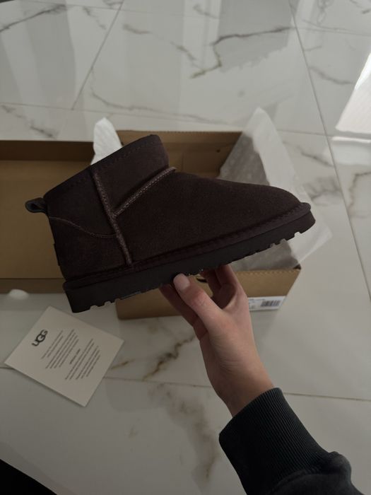 Ugg шоколадного кольору. Ugg