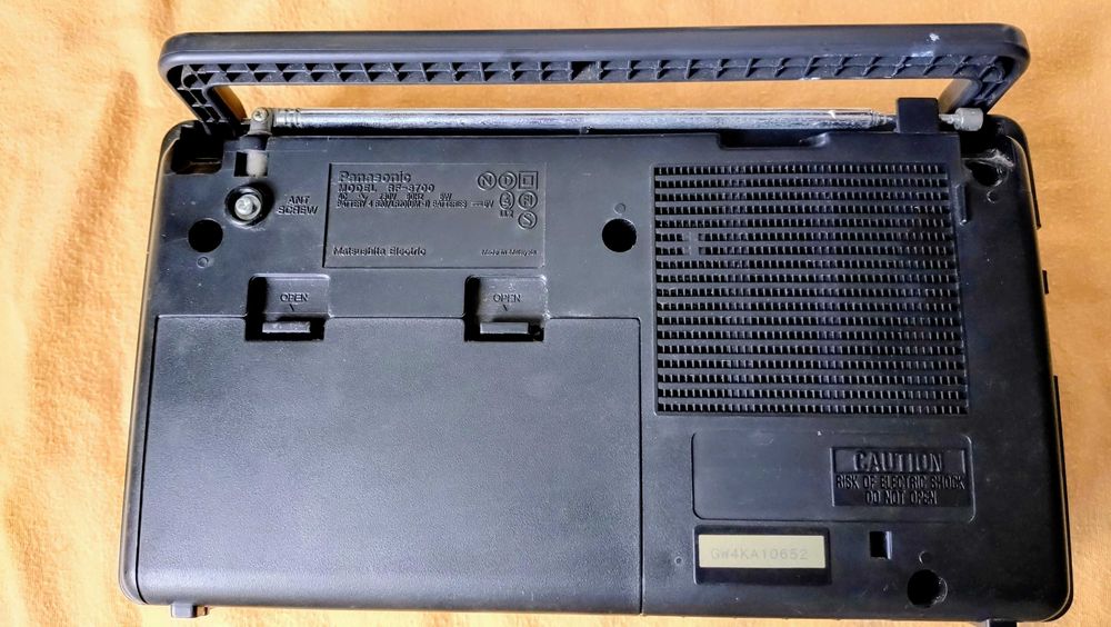 Radio Portatil Panasonic RF-3700 GX700 FM/LW/MW