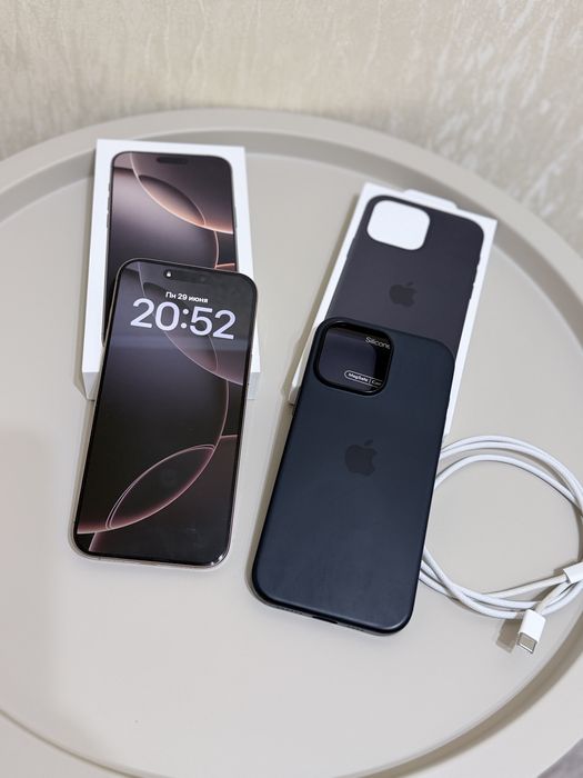 iPhone 16 Pro Max 256 ГБ Desert Titanium+оригінальний чохол
