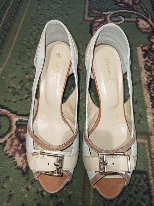 Женские туфли с открытым носком